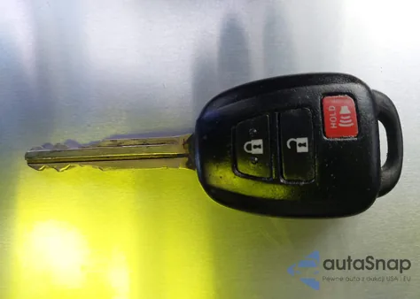 2016 Toyota Rav4 Le z USA, uszkodzony, nr VIN JTMZFREV5GJ073321